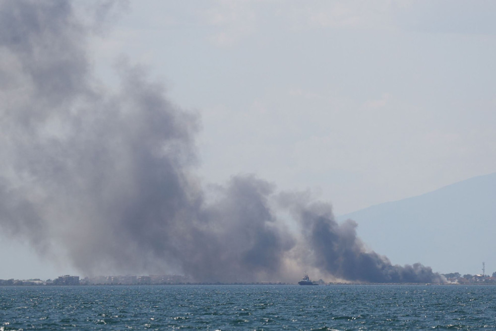Φωτιά στο Καλοχώρι Θεσσαλονίκης - Εστάλη 112 για τους καπνούς (video)
