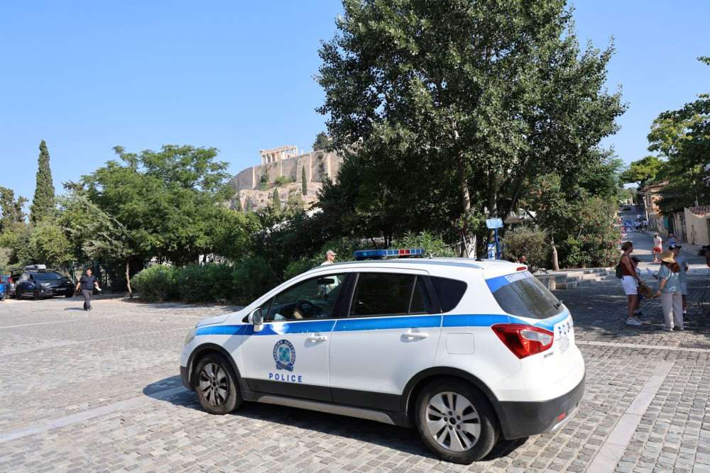 Ακρόπολη: Προφυλακίστηκε ο 60χρονος για την επίθεση με μαχαίρι