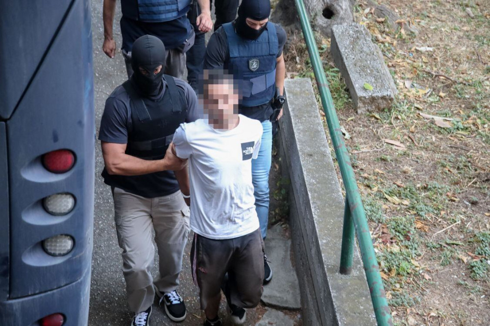 Χειροπέδες στους... αλληλέγγυους του συλληφθέντα για τη δολοφονία της Βάγιας Νέστορα