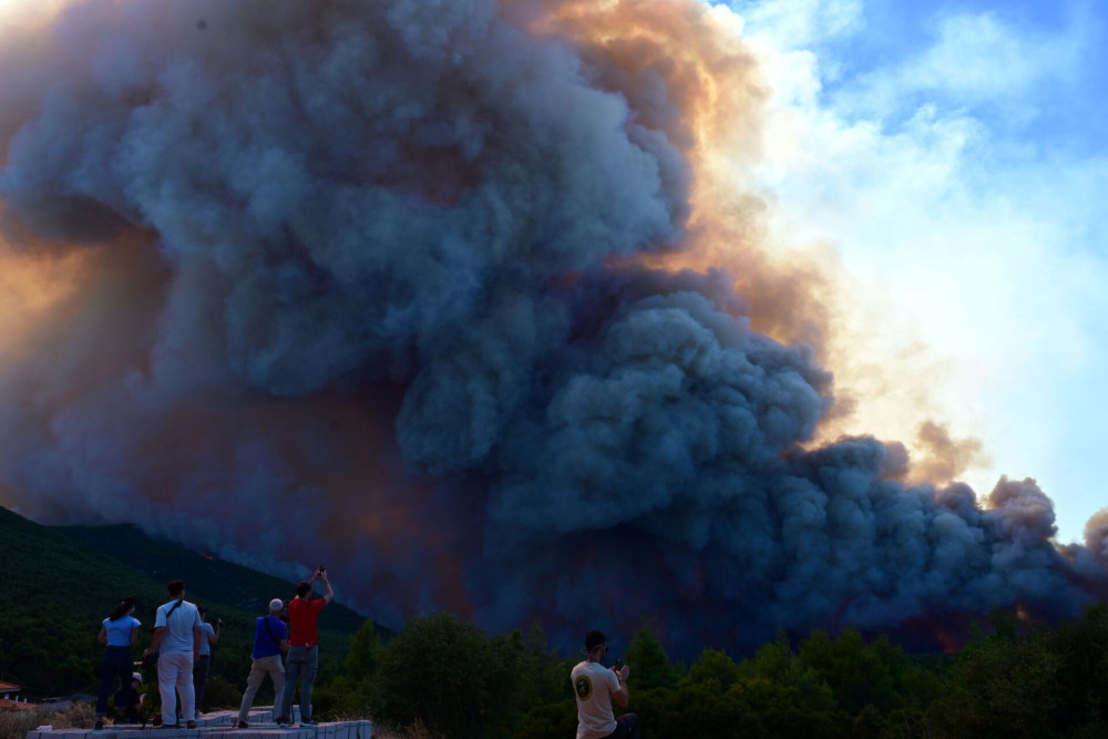 Φωτιά σε Βοιωτία και Αττική: κακουργηματικές διώξεις σε μηχανικό και εργολάβο για εμπρησμό