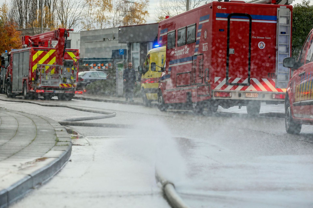 Φωτιά σε κτίριο στις Βρυξέλλες, έξι νεκροί σε ασανσέρ και έρευνες για αγνοούμενους