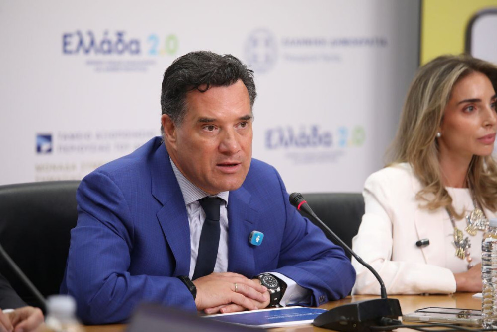 Γεωργιάδης για Σαλαμίνα: Στο Θριάσιο οι πέντε από τους 10 εγκαυματίες - Είμαστε σε πλήρη ετοιμότητα