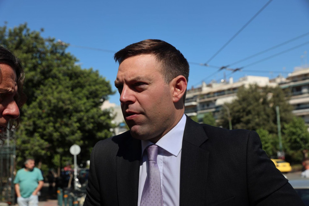 Κασσελάκης σε πολιτικό αδιέξοδο: Βάζει στο ίδιο κάδρο Τσίπρα και Μητσοτάκη για να δηλώσει «νέα γενιά»