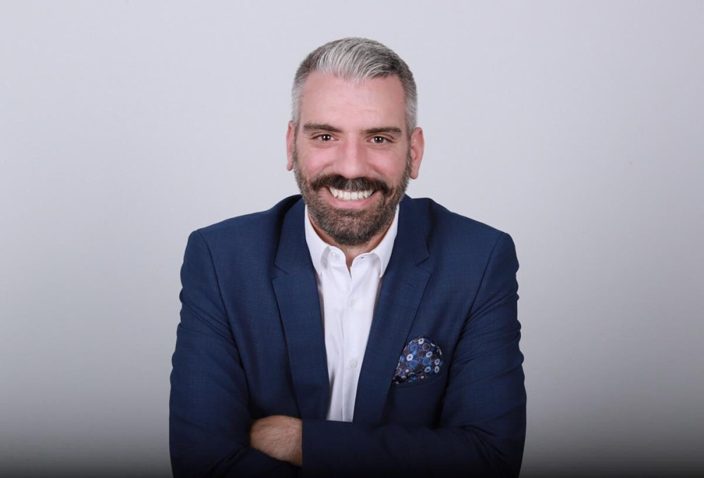 Νίκος Παπουτσής στο Μανιφέστο: Ο Αύγουστος ως ευκαιρία απολογισμού και επαναπροσδιορισμού