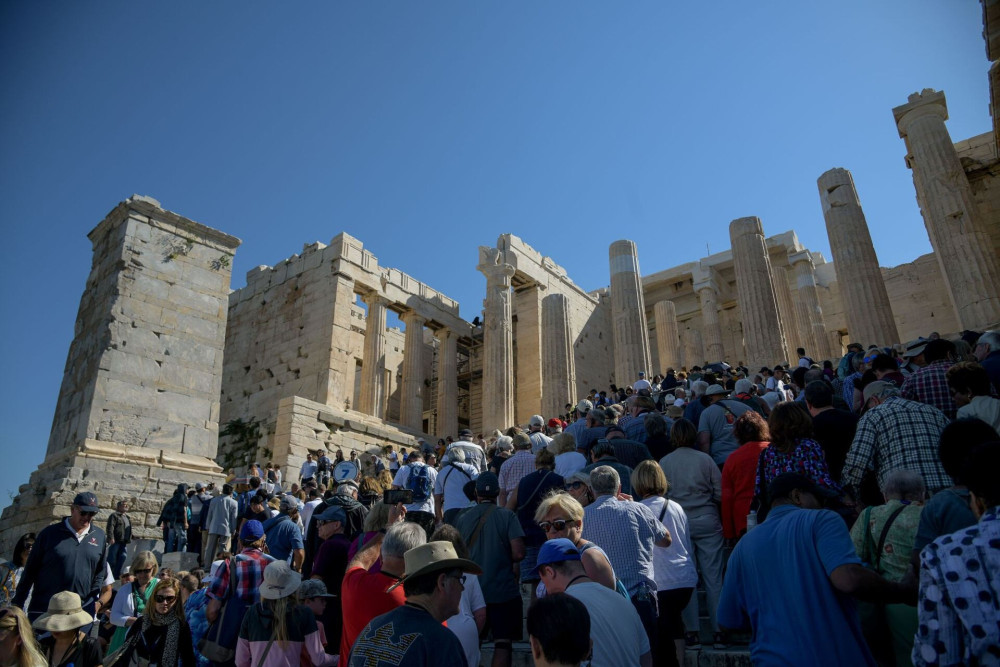 Τουρισμός: ισχυρή άνοδος σε αφίξεις και εισπράξεις το 2026, σύμφωνα με το ΙΝΣΕΤΕ