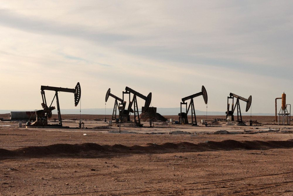 Πετρέλαιο: Γιατί υποχώρησαν Brent και WTI παρά την κρίση στα Στενά του Ορμούζ