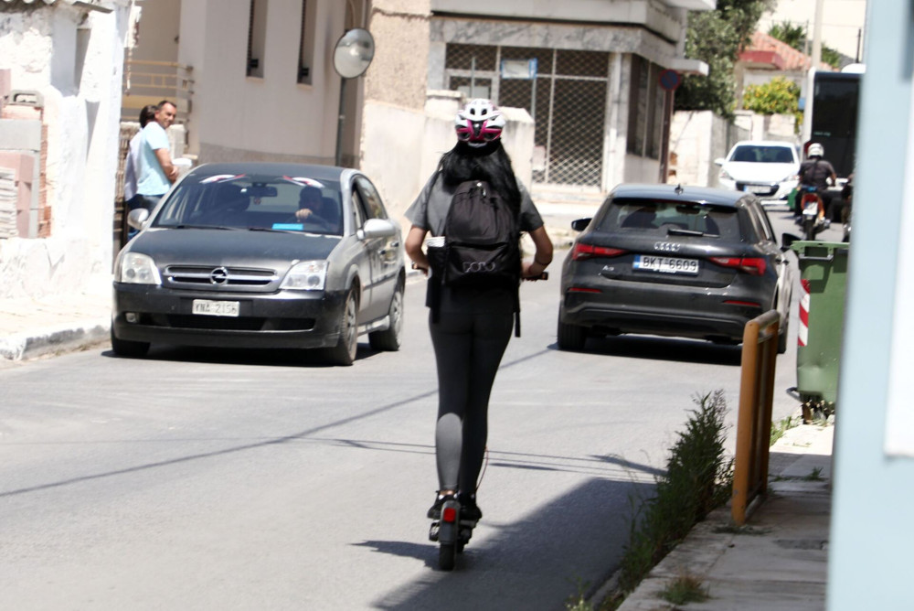 Κυψέλη: σε κρίσιμη κατάσταση 15χρονος που έπεσε με ηλεκτρικό πατίνι