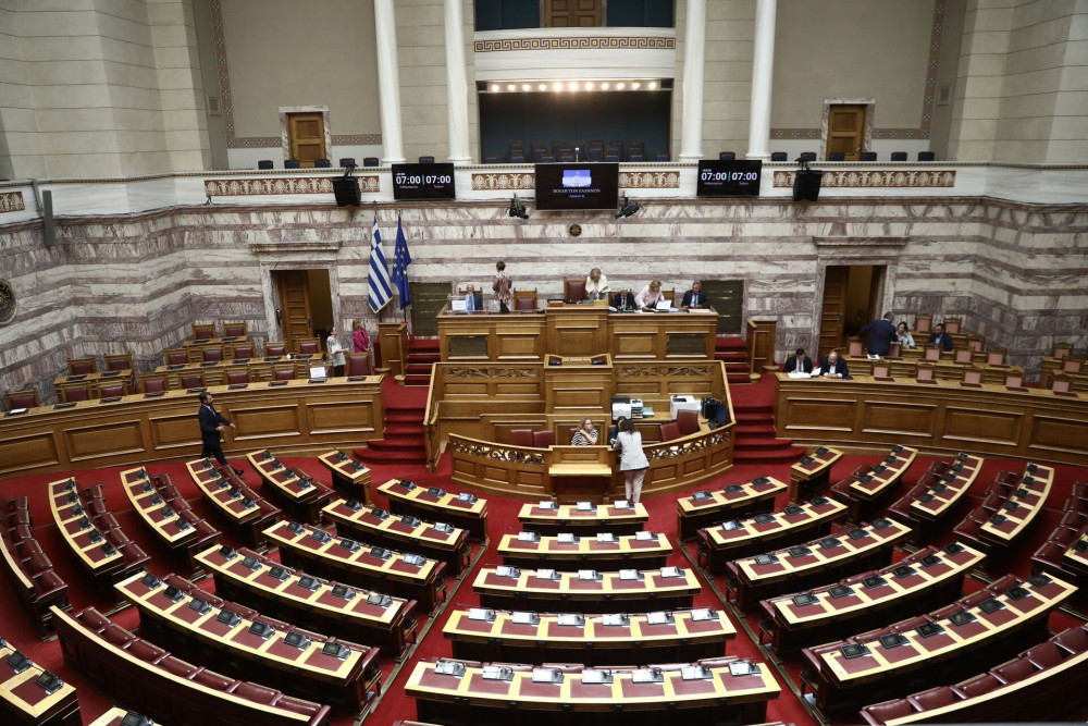 Βουλή: υπερψηφίστηκε το νομοσχέδιο για τον Αλιευτικό Κώδικα