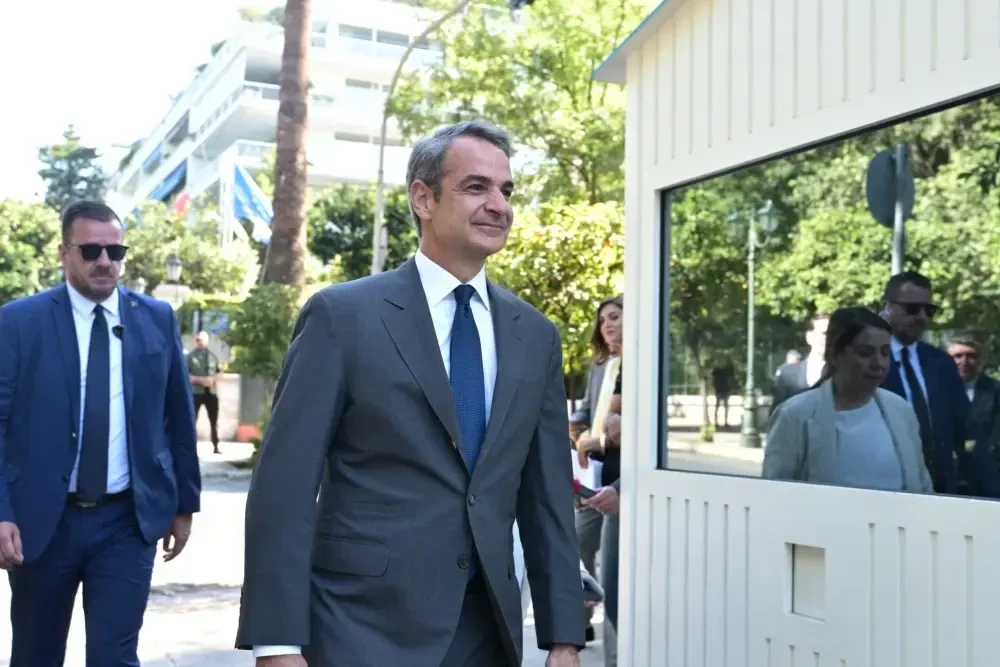 Η φθινοπωρινή αντεπίθεση Μητσοτάκη: νέα μέτρα στήριξης, παραδόσεις έργων και περιοδείες
