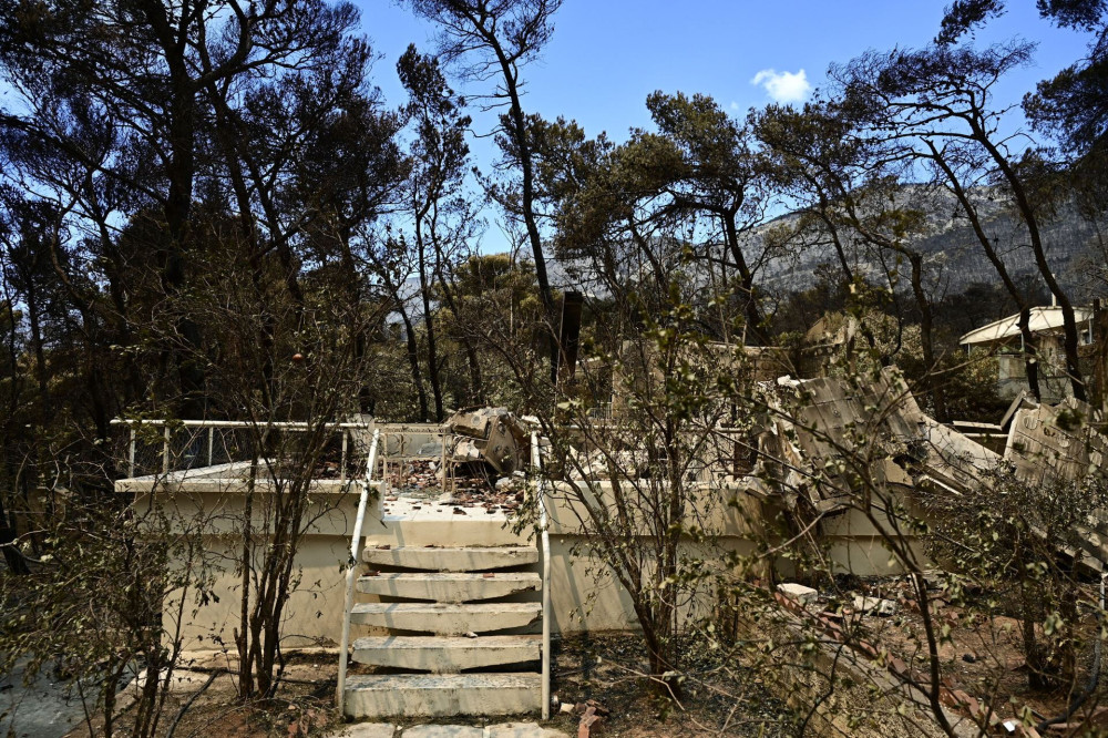 Κρατική αρωγή μετά τις πυρκαγιές: Αποζημιώσεις 100%, επίδομα έως 6.000 ευρώ και επιδότηση ενοικίου (video)