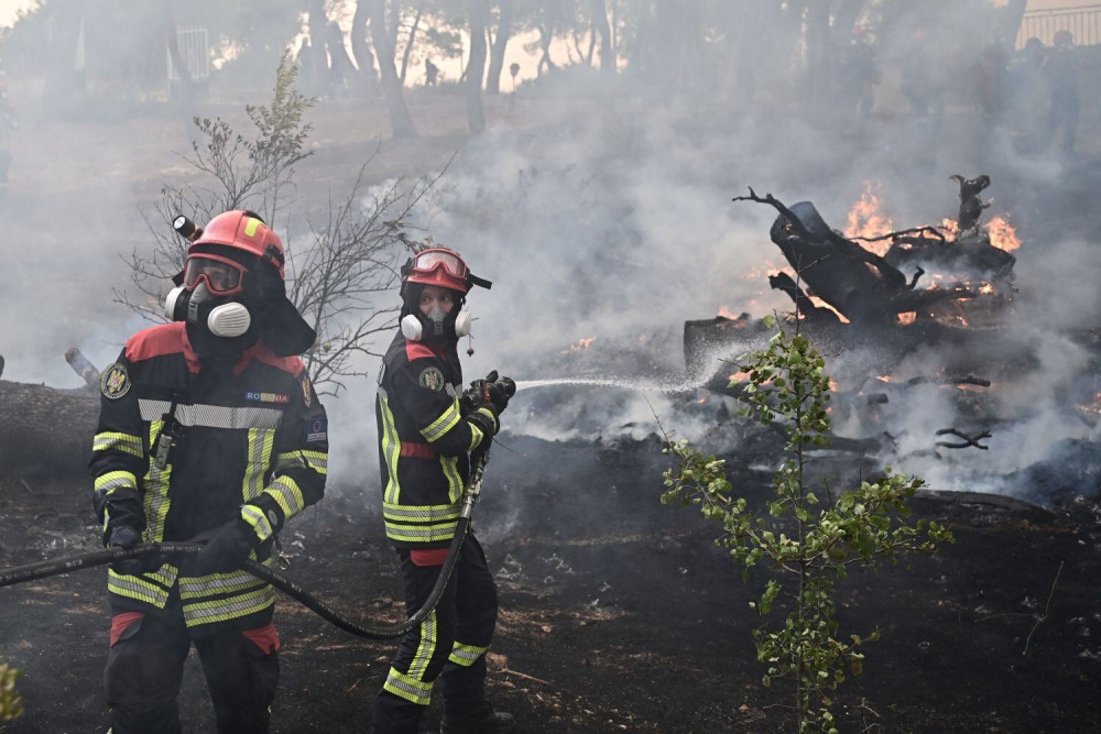Οι πυροσβέστες  για τη  ρεπόρτερ που γέλασε: Η ένταση μπορεί να προκαλέσει μια ακούσια αντίδραση