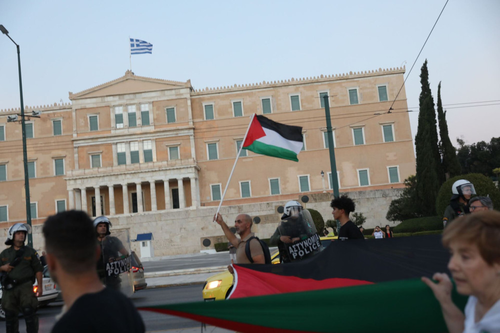 Η πόλη ανήκει στους λίγους που φωνάζουν και βασανίζουν τους πολλούς