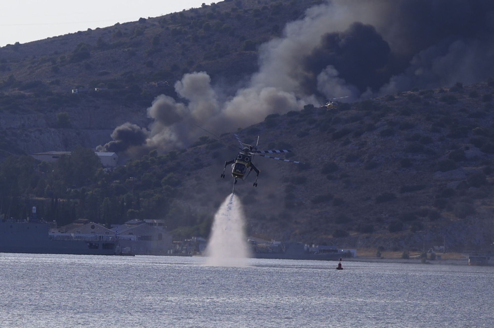 Φωτιές: Μάχη με τις φλόγες σε Βοιωτία, Σαλαμίνα, Πέλλα και Ηράκλειο - Καλύτερη η εικόνα σε Κερατέα (video)