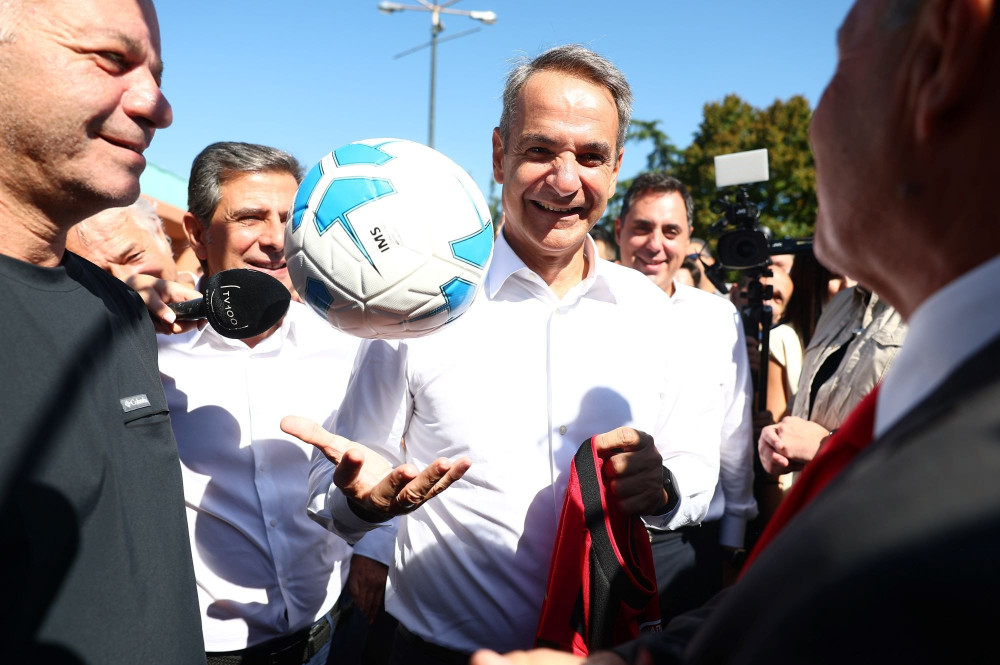 90ή ΔΕΘ: στο περίπτερο του Απόλλωνα Καλαμαριάς ο Κυριάκος Μητσοτάκης - Ευχές για άνοδο στη Super League 1