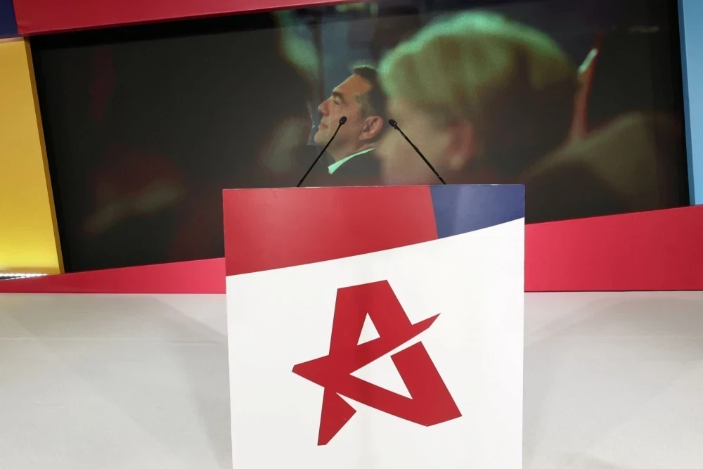 Βρείτε τις διαφορές: από τις... μετοχές της τράπεζας της Ανατολής στην... παγκόσμια βάση δεδομένων