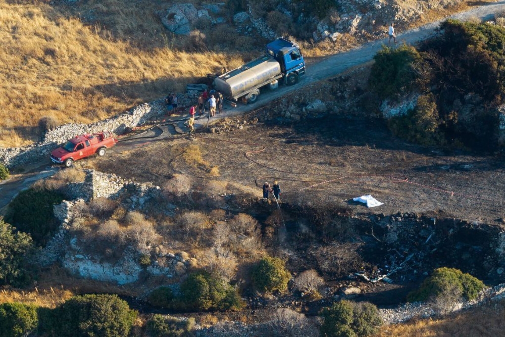 Συντριβή ελικοπτέρου στη Σίφνο: Στο μικροσκόπιο του ΕΟΔΑΣΑΑΜ τα συντρίμμια (video)