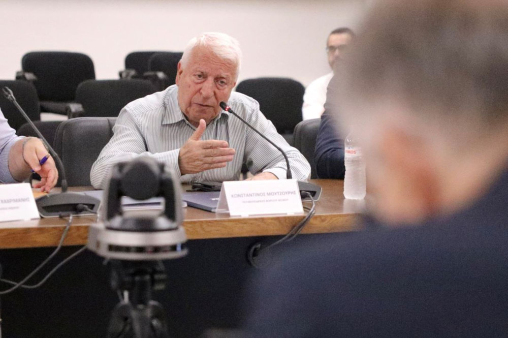 Κώστας Μουτζούρης για Φεστιβάλ Χίου: Δύσπεπτο, με βαριά ονόματα (video)