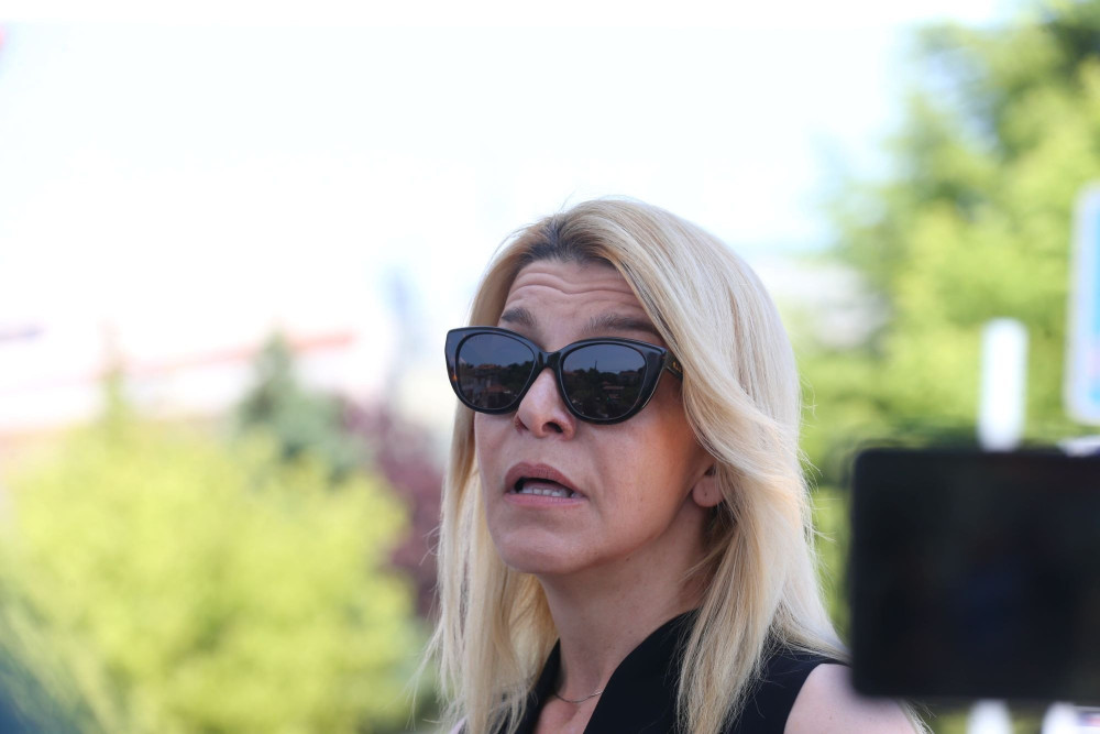 Η Αφροδίτη Νέστορα από την Πνύκα: Η δημοκρατία δεν εκβιάζεται