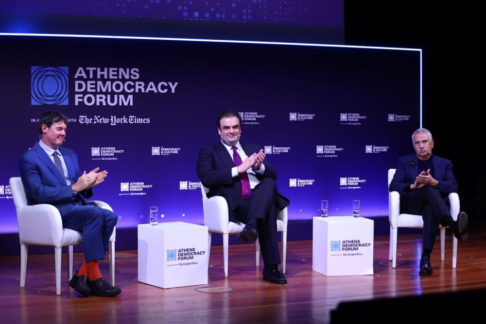 Κυριάκος Πιερρακάκης στους NYT: Καμία χώρα στον κόσμο δεν μπορεί να ρυθμίσει μόνη της την ΑΙ