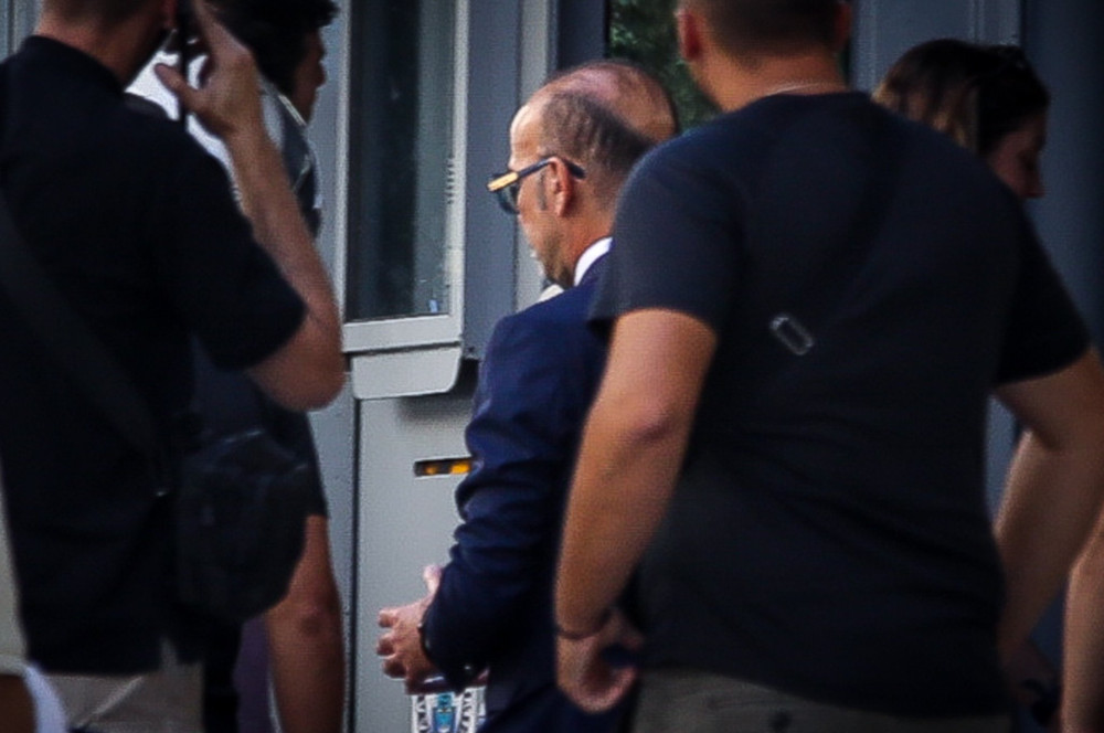 Γιώργος Μαζωνάκης: ο γιατρός αδειάζει τη σύζυγο, τον διαψεύδει η κόρη