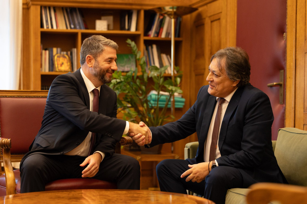 Συνεργασία ΠΑΣΟΚ-ΕΛΑΣ: συζητήσεις στο προσκήνιο και το παρασκήνιο για κοινό μέτωπο