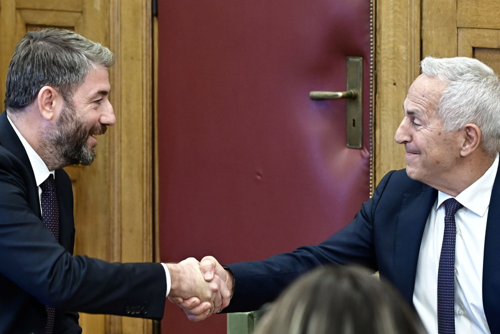 Όλα δείχνουν ότι ο Νικόλας μάς κάνει πλάκα