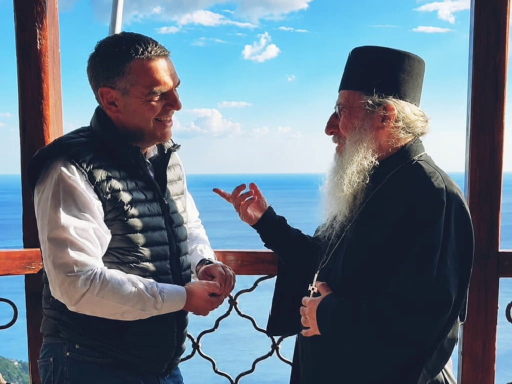 Ο Τσίπρας δημοσιοποίησε την επίσκεψη στο Άγιον Όρος και τώρα ζητάει και τα ρέστα