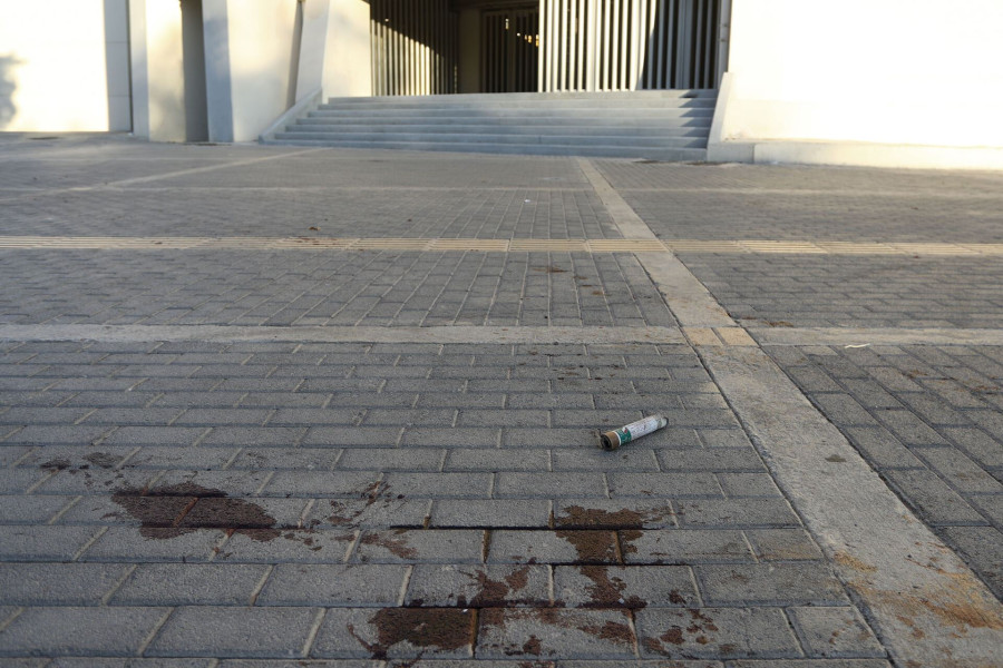 Νεκρός οπαδός ΑΕΚ: λουλούδια, κασκόλ και κεριά στο σημείο της δολοφονίας