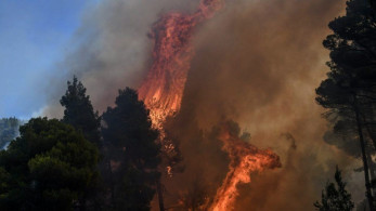 Με μπουλντόζες σταμάτησαν τη φωτιά προς τα Ψαχνά
