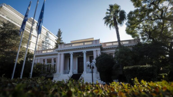 Μειώνονται οι μετακλητοί στο Μαξίμου