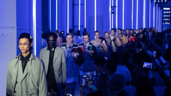 Prada, η νέα ανδρική κολεξιόν σε σιλό στη Σαγκάη