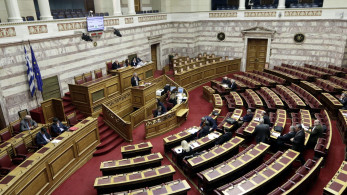 LIVE: Την άρση ασυλίας Λοβέρδου – Σαλμά ψηφίζει η Βουλή