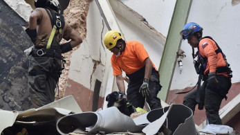 Απίστευτο: Διασώστες εντόπισαν ίχνη ζωής κάτω από τα ερείπια στη Βηρυτό