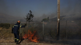Σε ύφεση η πυρκαγιά στα Καλύβια – Σε επιφυλακή η Πυροσβεστική