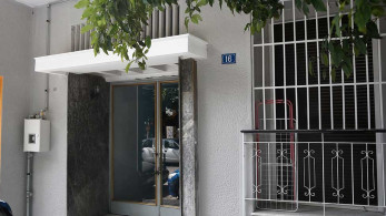 Eπιχείρηση της Αντιτρομοκρατικής: Γιάφκα με όπλα και εκρηκτικά εντοπίστηκε στο Κουκάκι-Τρεις συλλήψεις