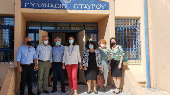 Κεραμέως σε εκπαιδευτικούς: Η μάσκα εκμηδενίζει τις αποστάσεις