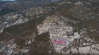 Καστελλόριζο: Τουρκικό drone έριξε μπογιά σε ελληνική σημαία (video)