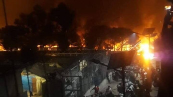 Πύρινη κόλαση στη Λέσβο – Στις φλόγες το ΚΥΤ της Μόριας