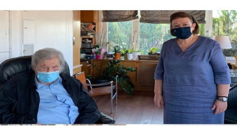 Συνάντηση της υπ. Πολιτισμού Λίνας Μενδώνη με τον Μίκη Θεοδωράκη