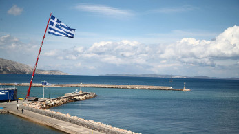 Υψώθηκε υπό βροχή η μεγάλη σημαία στο λιμάνι της Χίου (video)