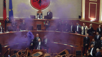 Χάος στην Αλβανία: οι βουλευτές πιάστηκαν στα χέρια εν μέσω των σφοδρών διαδηλώσεων (video)