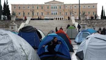 Σύνταγμα: οι φοιτητές έστησαν σκηνές, η αντιπολίτευση... σκηνικά «Αγανακτισμένων»