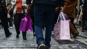 Η κυβέρνηση προαναγγέλλει νέες μειώσεις στα εορταστικά προϊόντα ενόψει των Χριστουγέννων