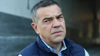 Ο Τσίπρας κατηγορεί την κυβέρνηση για υποθέσεις διαφθοράς που ξεκίνησαν επί ημερών του