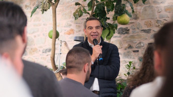 O Ρομπέν-Τσίπρας των Δασών: θα φορολογήσει τους πλούσιους για να δώσει 13η σύνταξη