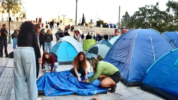 Θεσσαλονίκη: φοιτητές κατασκηνώνουν στον πεζόδρομο της Αγίας Σοφίας για τα ενοίκια (video)