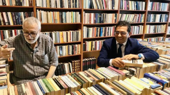 Παλαιοβιβλιοπωλείο των αστέγων: κραυγή αγωνίας για χιλιάδες βιβλία - Πώς μπορείτε να συνδράμετε