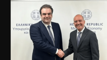 Θετικά σχόλια για την ελληνική οικονομία από τον Αιγύπτιο πρέσβη στον Κυριάκο Πιερρακάκη