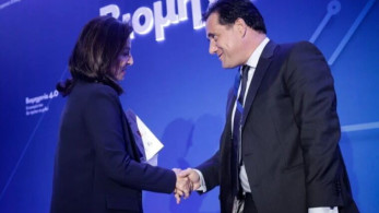 Ο Άδωνις ψηφίζει Διαμαντοπούλου