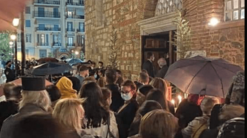 Θλιβερές εικόνες στη Θεσσαλονίκη: Συνωστισμός και παπάδες χωρίς μάσκες!